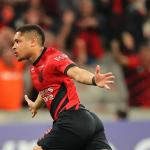 Com show de Vitor Roque, Athletico goleia e vai às oitavas da Libertadores como líder