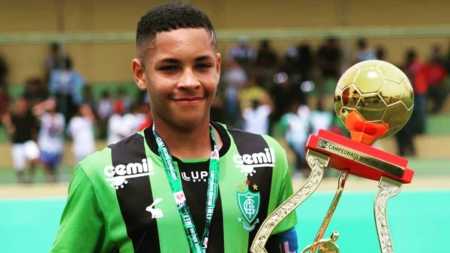 Vitor Roque deixou o América após a temporada 2018, quando jogava na categoria Sub-15