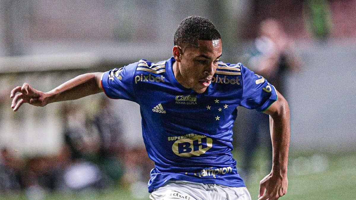 Cruzeiro quer receber R$ 56 milhões por Vitor Roque; entenda