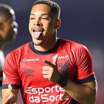 Vitor Roque assume artilharia Sub-23 do Campeonato Brasileiro