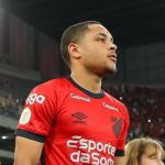 Diretor do Barcelona virá ao Brasil para se encontrar com Vitor Roque, diz jornal