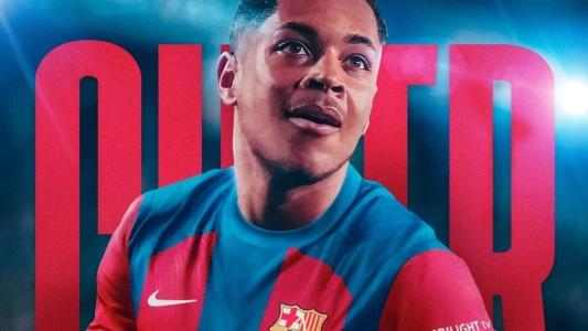 Vitor Roque foi anunciado como jogador do Barcelona