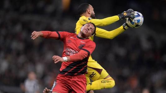 Vitor Roque foi pouco efetivo nesta noite