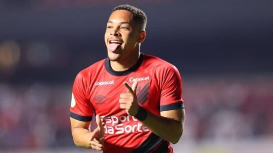 Vitor Roque foi uma das vendas do Athletico-PR