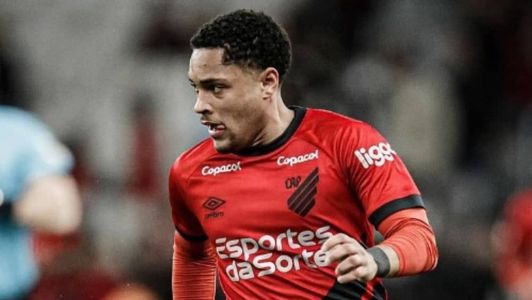 Vitor Roque marcou um gol contra o Cruzeiro, seu ex-clube