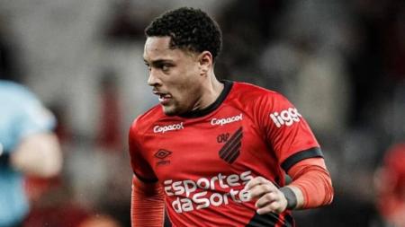 Vitor Roque marcou um gol contra o Cruzeiro, seu ex-clube