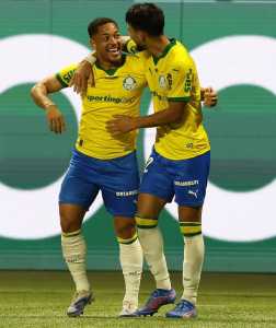 Vitor Roque aumenta participações em gols ao lado de Flaco