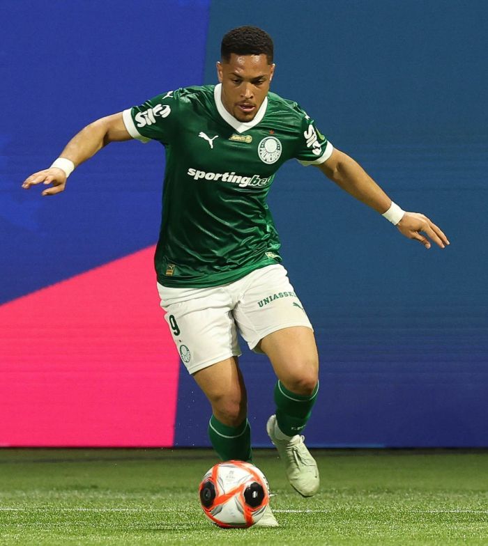 Vitor Roque recebeu reconhecimento de Abel por atuação em estreia
