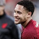 Barcelona recebe sinal verde para inscrever Vitor Roque em janeiro
