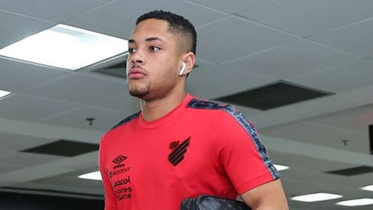 Vitor Roque vai defender o Barcelona a partir de 2024