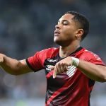 Em meio a litígio, Cruzeiro e Vitor Roque se reencontram em jogo do Brasileirão 