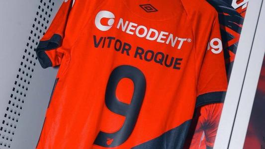 Vitor Roque vestirá a camisa do Barcelona a partir da temporada 2024/2025