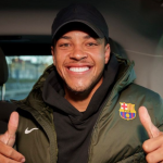 Barcelona define estratégia para vender Vitor Roque ao Palmeiras