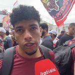 Ex-Cruzeiro reage à festa da torcida do Vitória em aeroporto e manda recado
