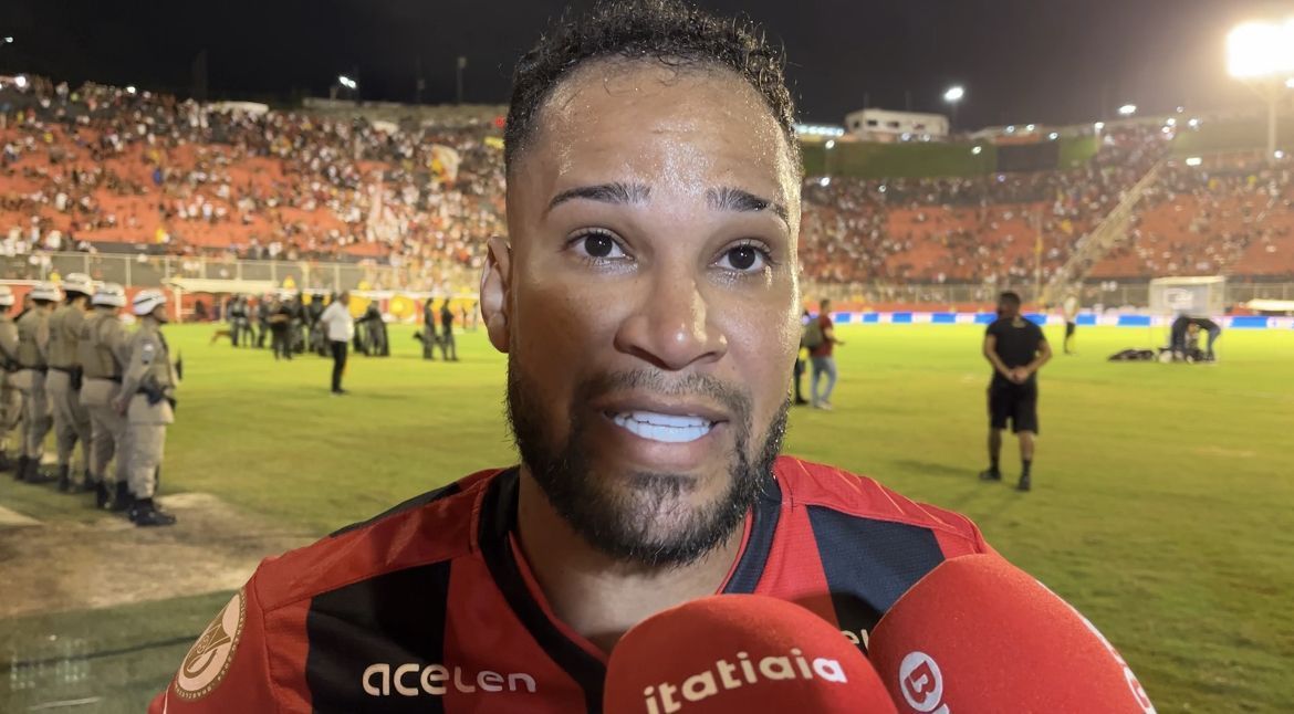 Everaldo se desculpa e desabafa após derrota do Vitória: 'Sentimento de tristeza'