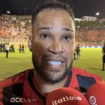 Everaldo se desculpa e desabafa após derrota do Vitória: 'Sentimento de tristeza'