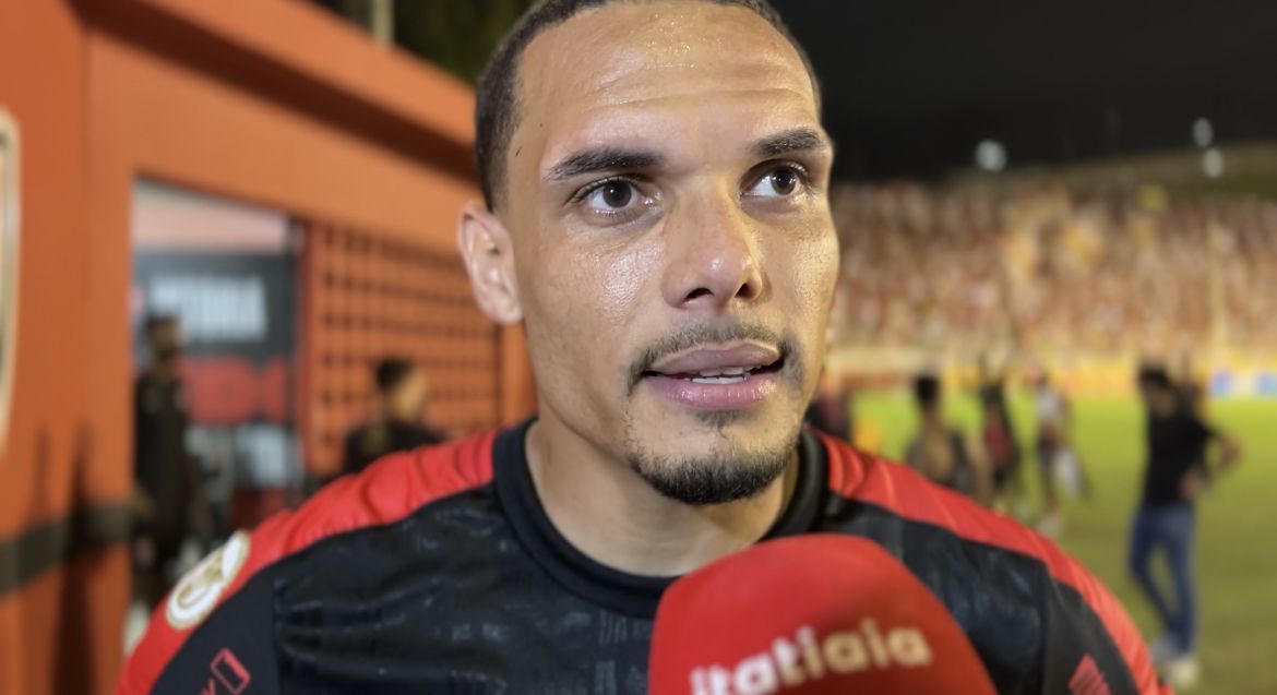 Ex-Cruzeiro celebra estreia no Barradão e manda recado à torcida do Vitória