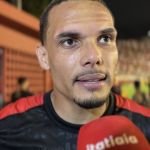 Ex-Cruzeiro celebra estreia no Barradão e manda recado à torcida do Vitória