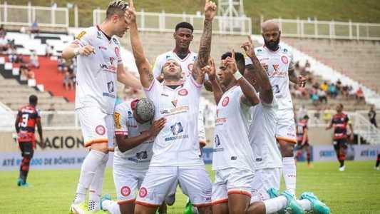 Vitória da Tombense diante do Ituano