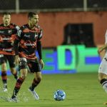 Vitória goleia Ituano e segue na liderança isolada da Série B