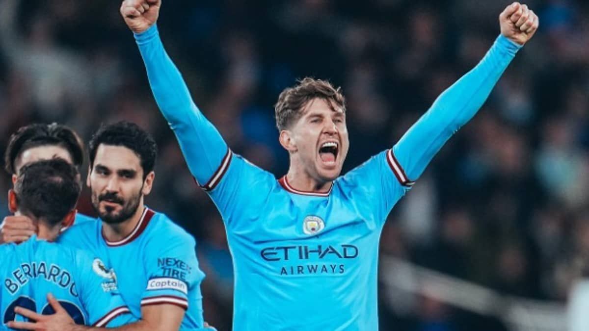 City goleia o Arsenal e fica a 2 pontos da liderança no Campeonato Inglês