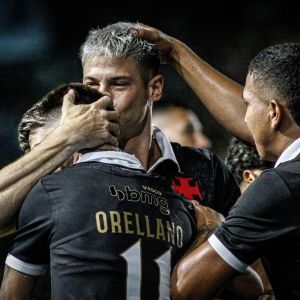 Capasso marcou o primeiro gol do Vasco