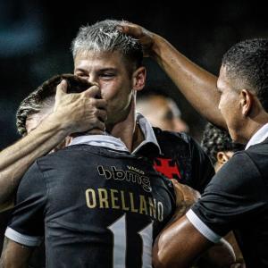 Capasso marcou o primeiro gol do Vasco