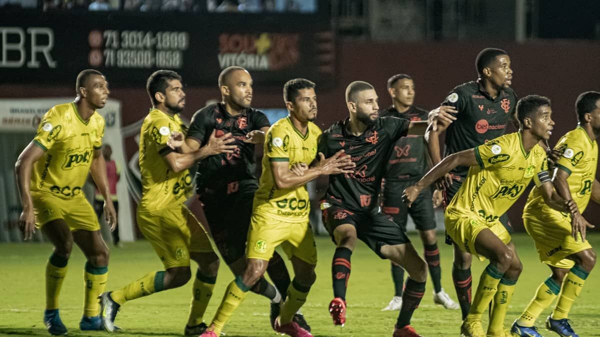 Líder, Vitória joga mal no Barradão e fica no empate com o Mirassol 