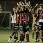Vitória empata com o Vila Nova-GO em Salvador e adia sua volta à elite nacional