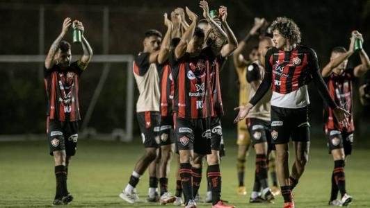 Vitória empatou em casa e adiou acesso matemático à Série A