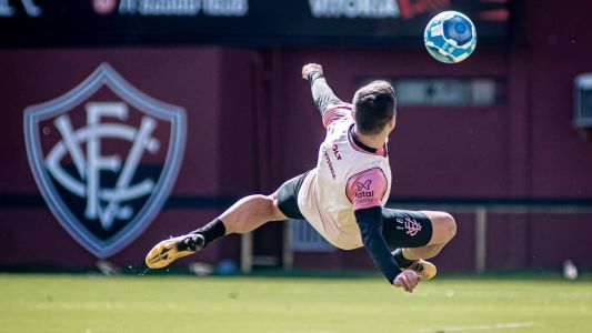 Vitória enfrenta o Guarani neste domingo (25) em busca da recuperação na Série B