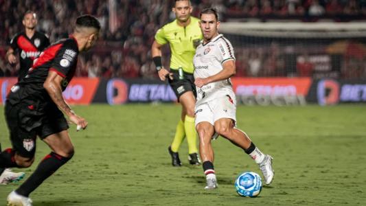 Vitória segurou empate fora de casa e segue líder da Série B