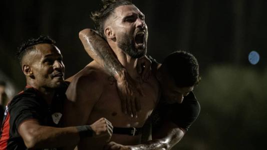 Vitória superou a Chapecoense no Barradão com gol de Léo Gamalho