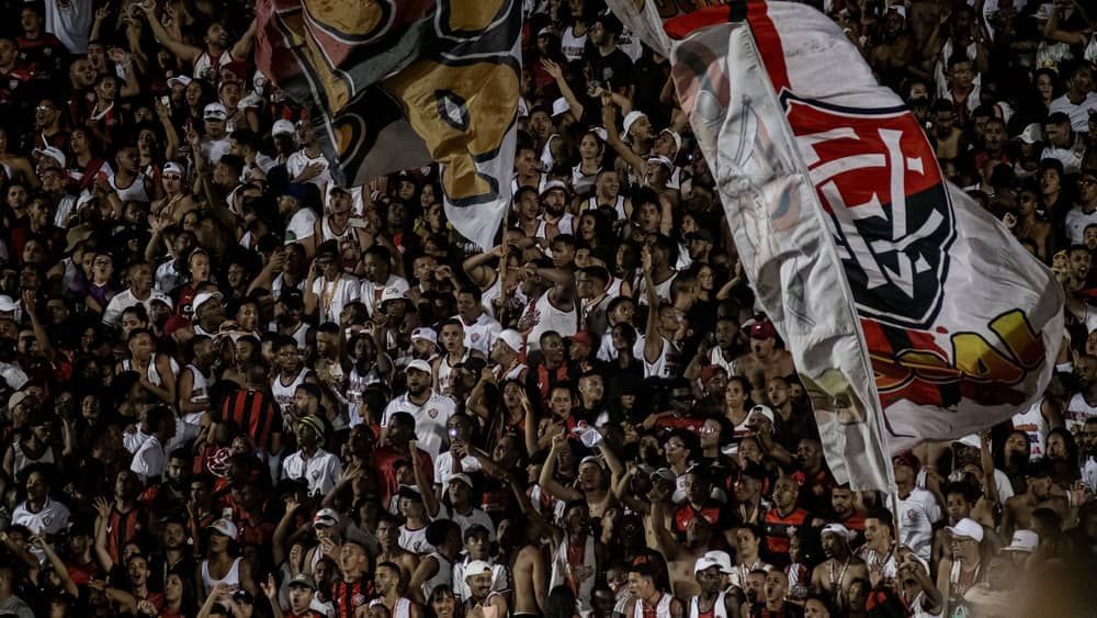 Torcida do Vitória esgota ingressos para 'jogo do acesso' contra o Vila Nova
