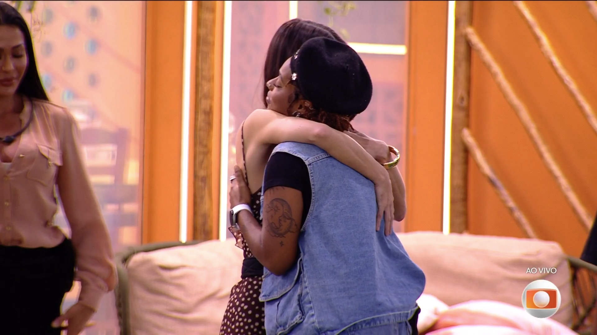 BBB 25: saiba o que Vitória Strada cochichou com Thamiris após eliminação