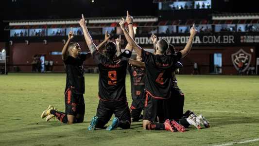 Vitória venceu o Botafogo-SP no Barradão