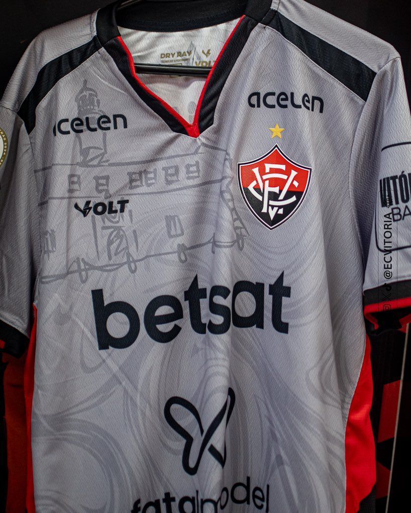 Vitória estreia nova camisa contra o Internacional; veja fotos