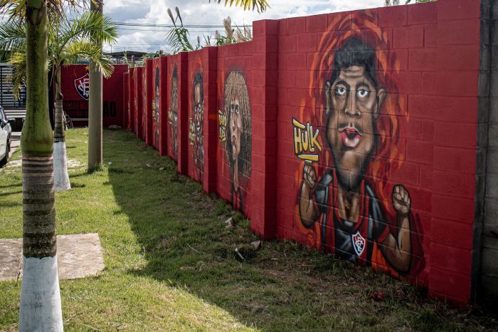 Mural do Vitória estampa caricatura de Hulk, ídolo do Atlético