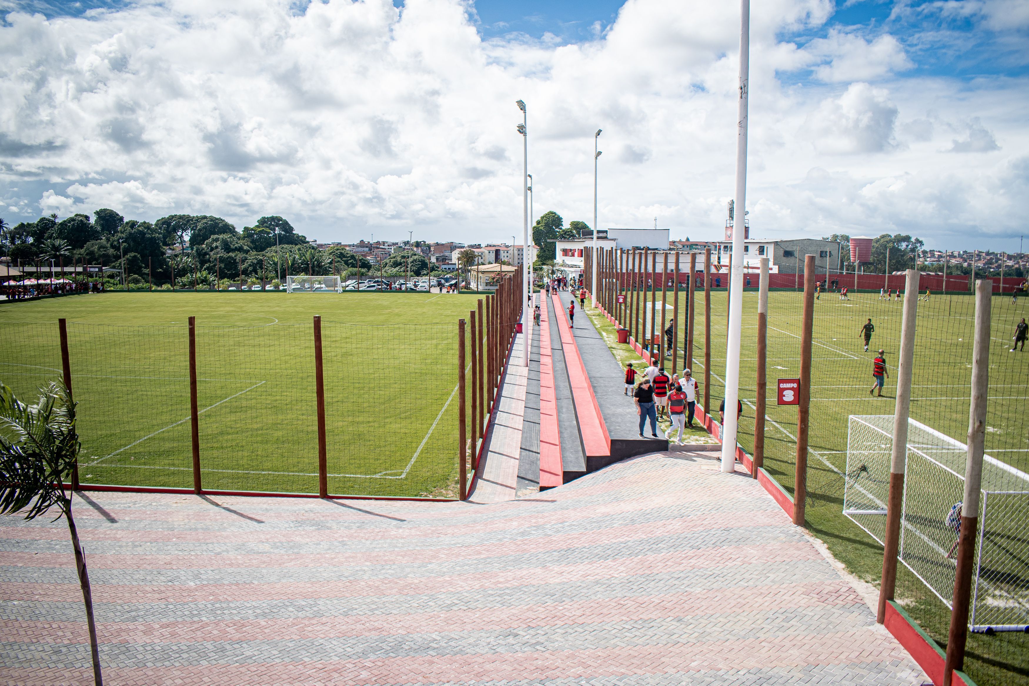 Vitória inaugura 'Academia de Futebol' com homenagens a craques do passado