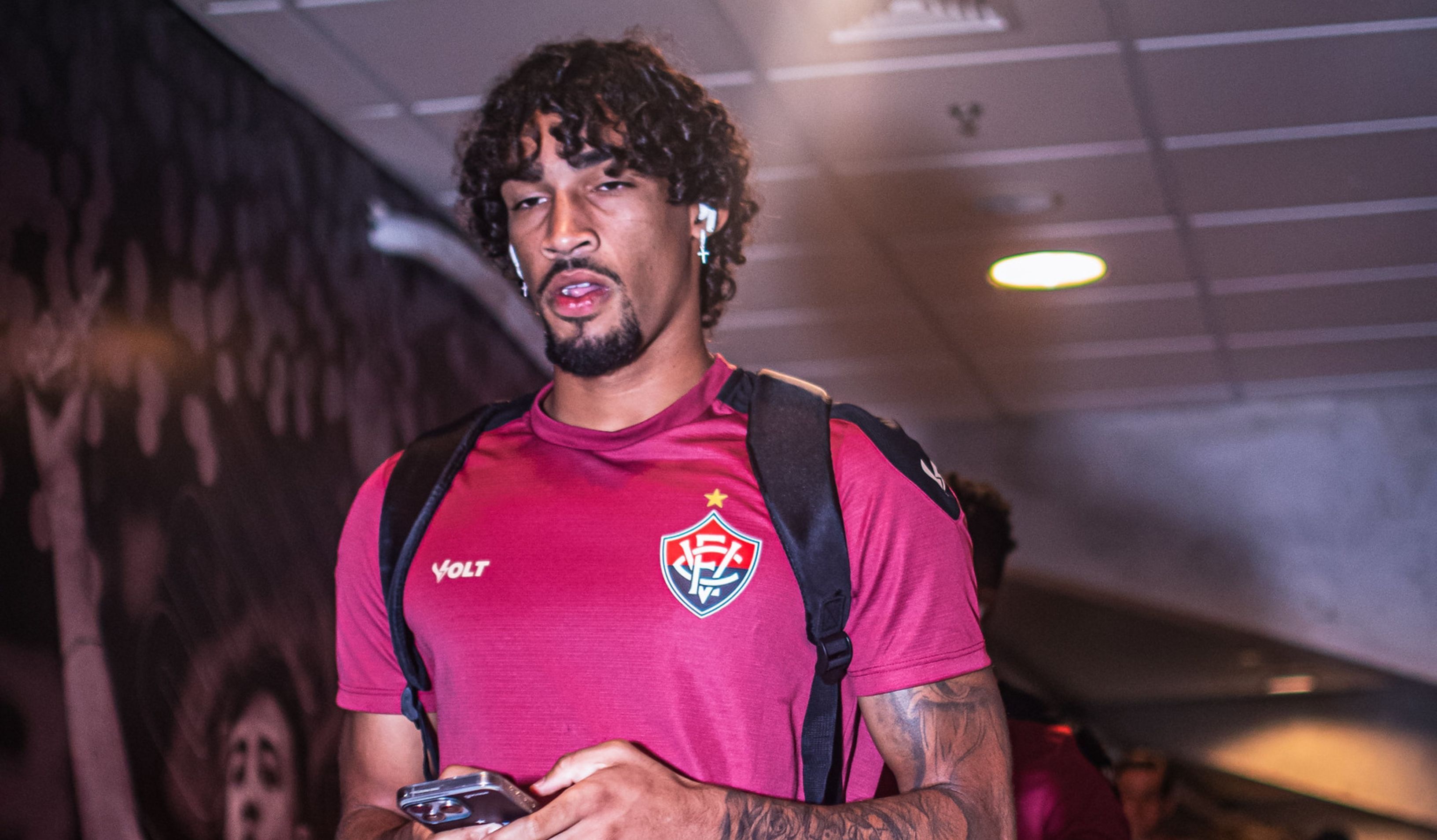 Titular do Vitória tem lesão no joelho confirmada e vira desfalque
