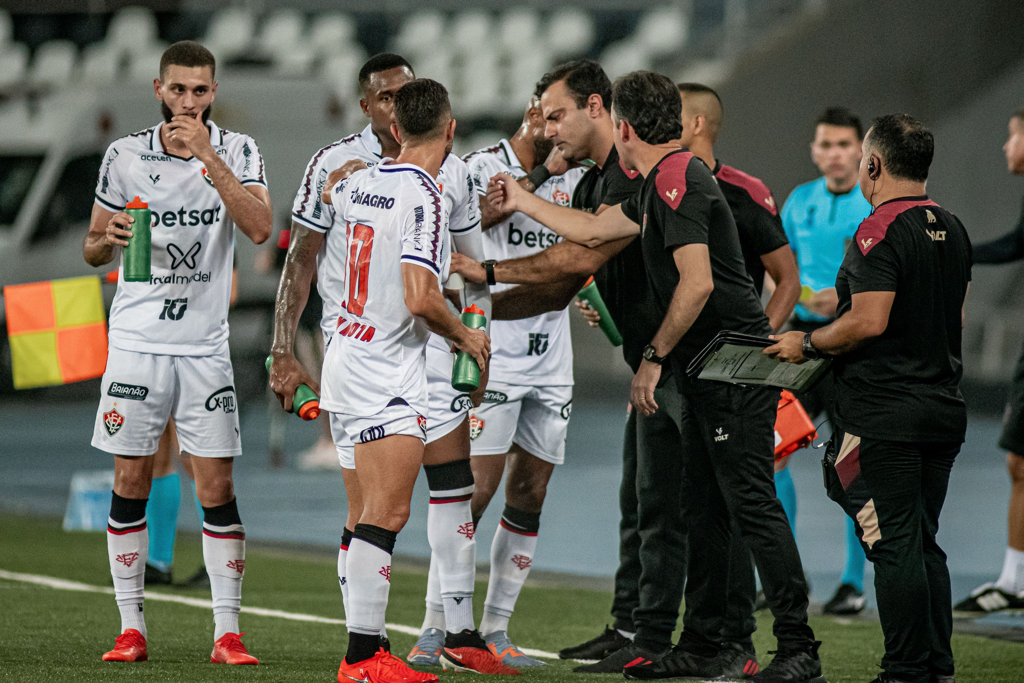 Vitória está 'totalmente vivo' na Copa do Brasil, diz Condé após derrota