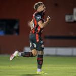 Após mais um gol pelo Vitória, ex-Cruzeiro garante: 'Vai sair mais'