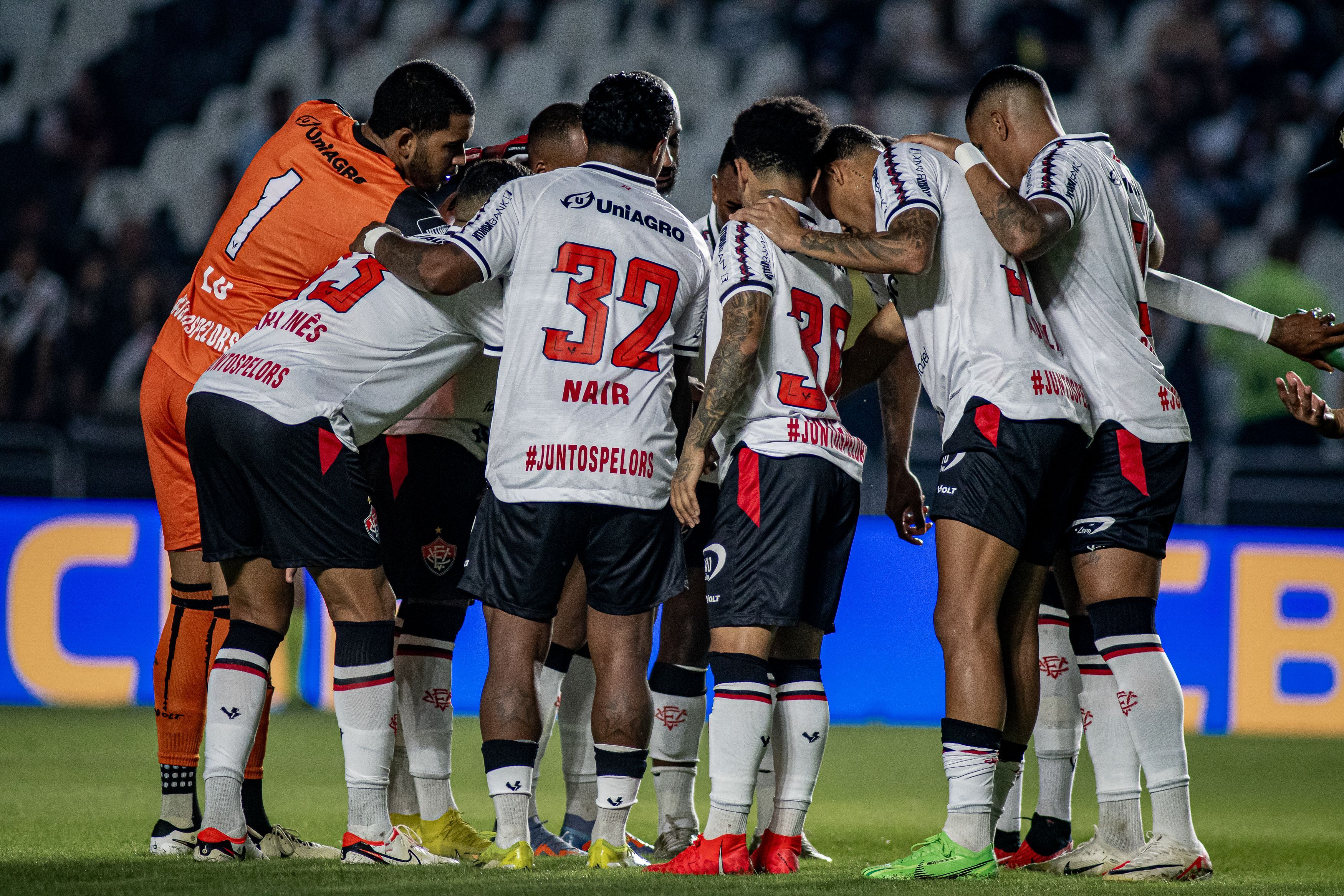 Vitória completa 125 anos em meio à pressão por reação na Série A