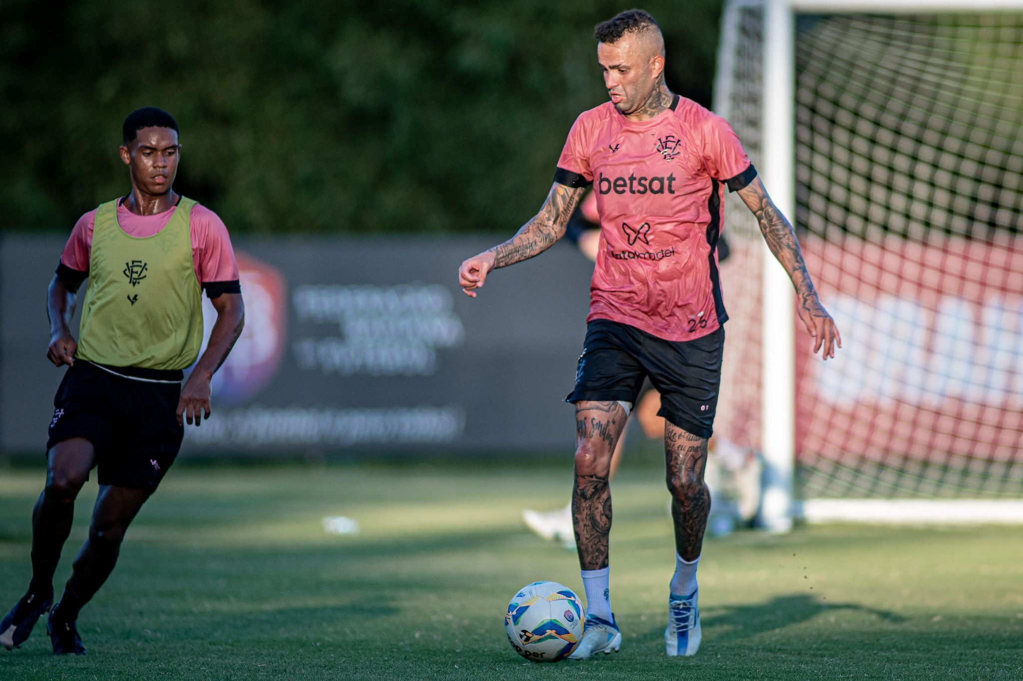 Vitória faz último treino em Salvador antes de semifinal; veja relacionados