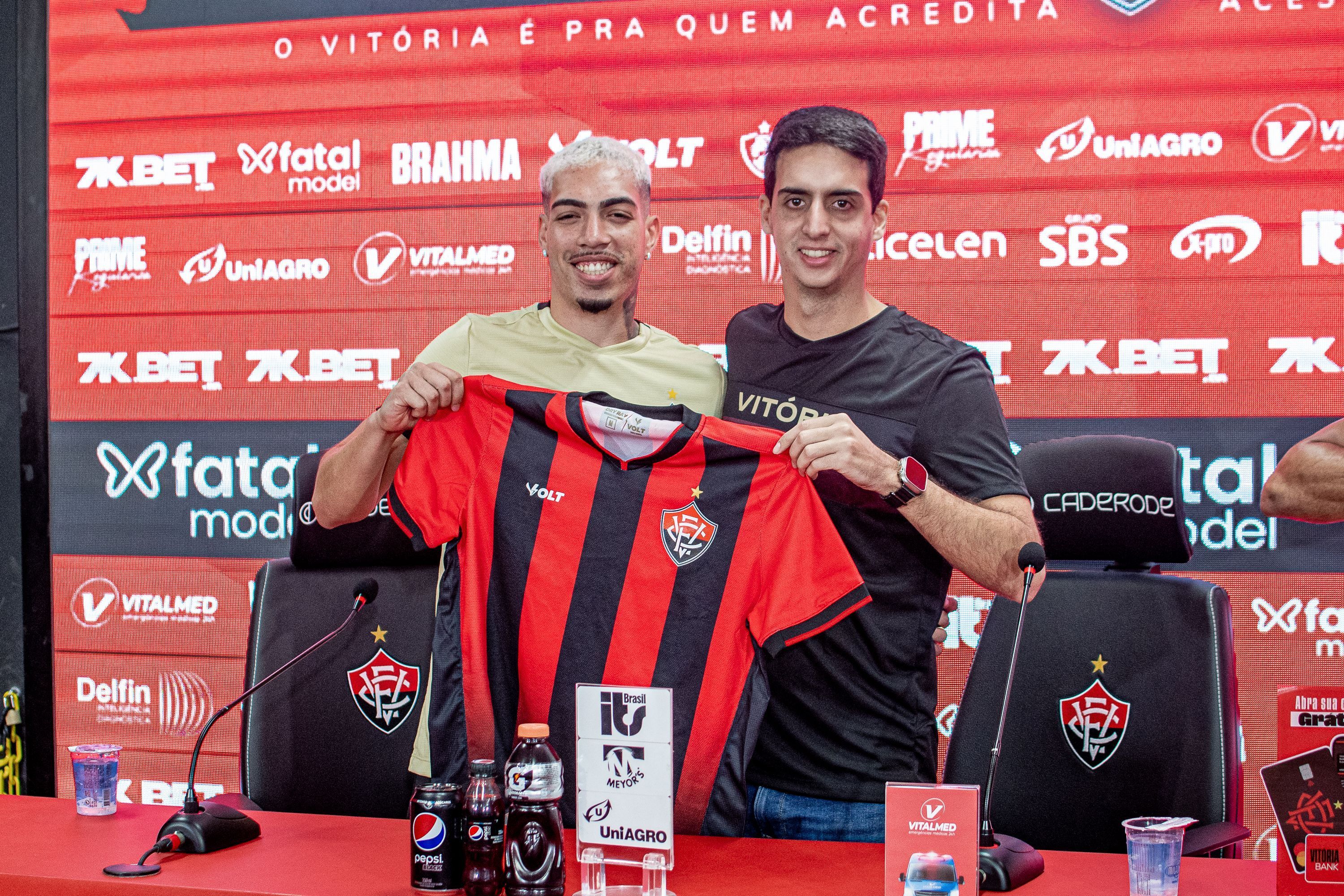 Ex-Botafogo revela conversa com 'concorrente' antes de chegada ao Vitória