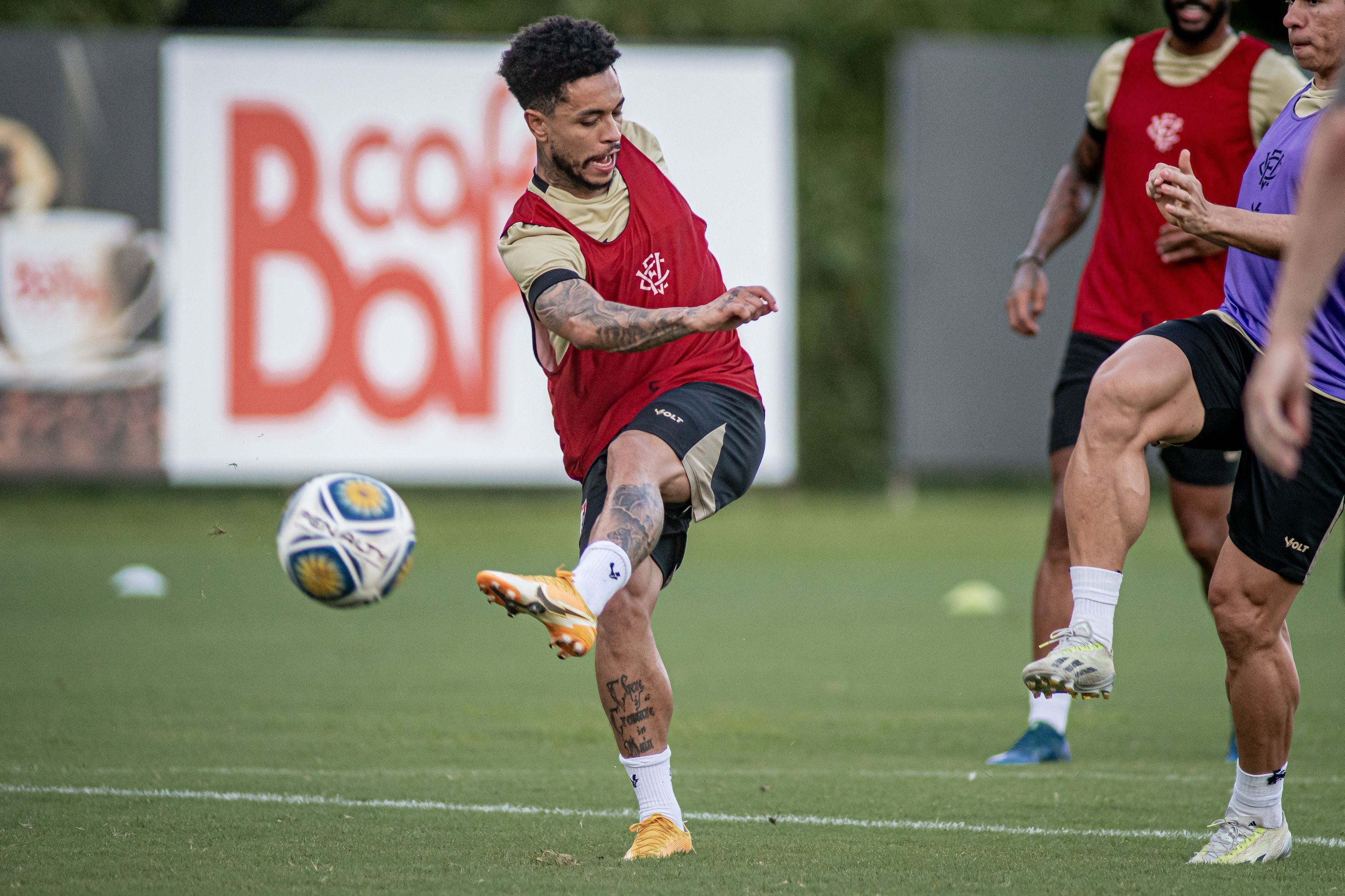 Vitória tenta última cartada para seguir na Copa do Nordeste
