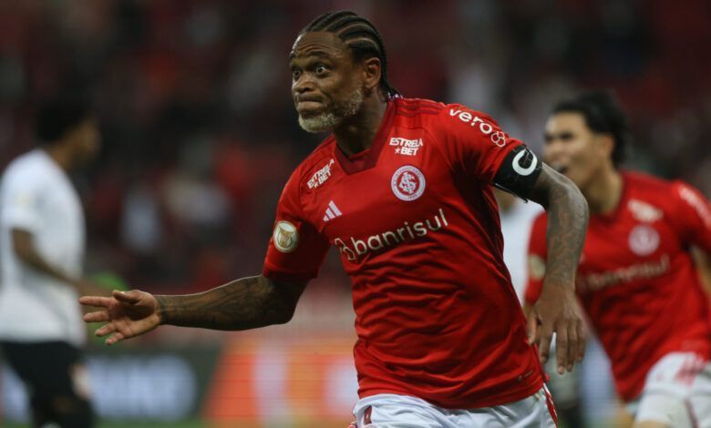 Ex-Inter, Luiz Adriano assina contrato com o Vitória; saiba detalhes