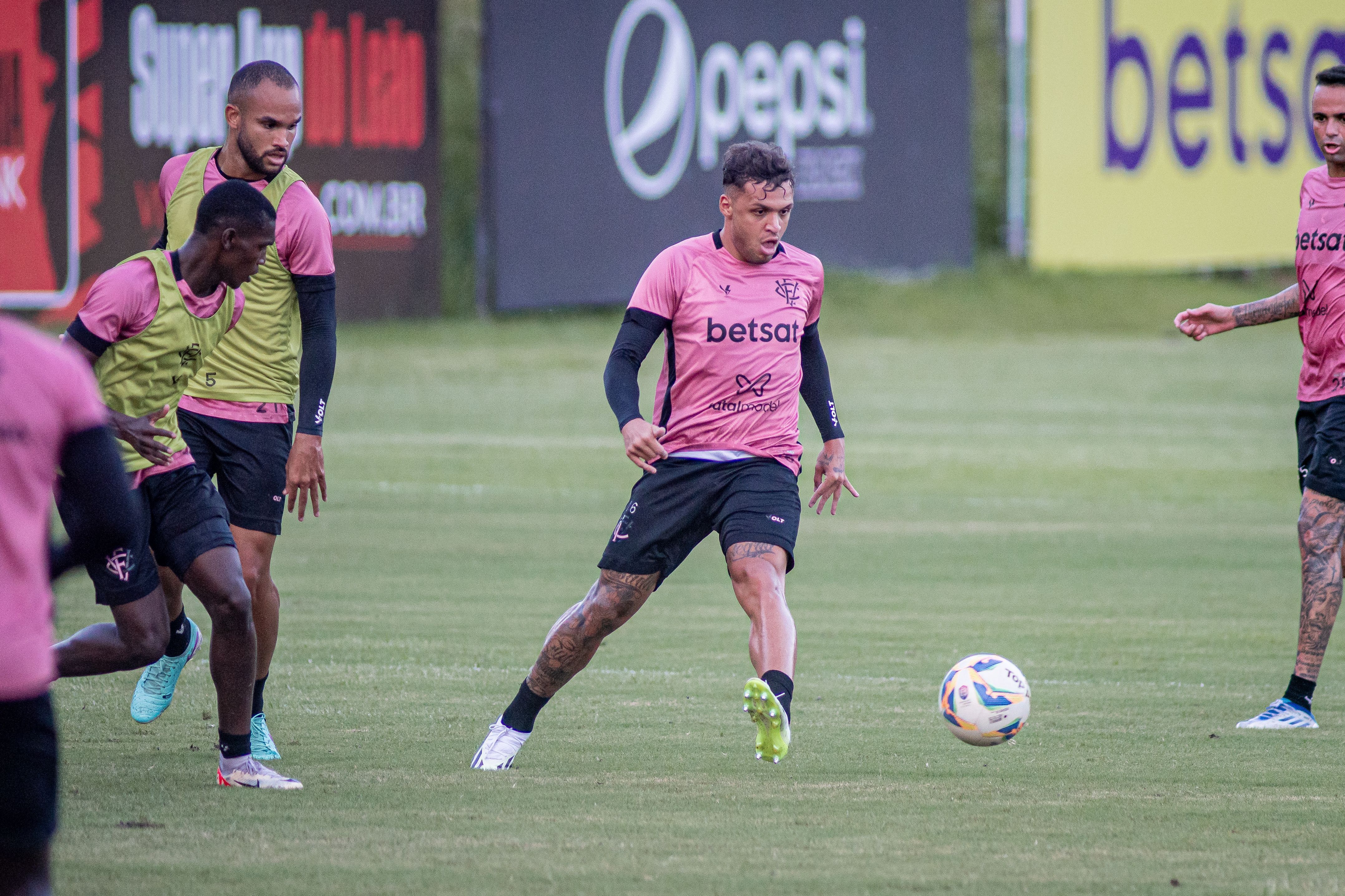 Vitória pode encaminhar vaga na semifinal do Baiano neste domingo