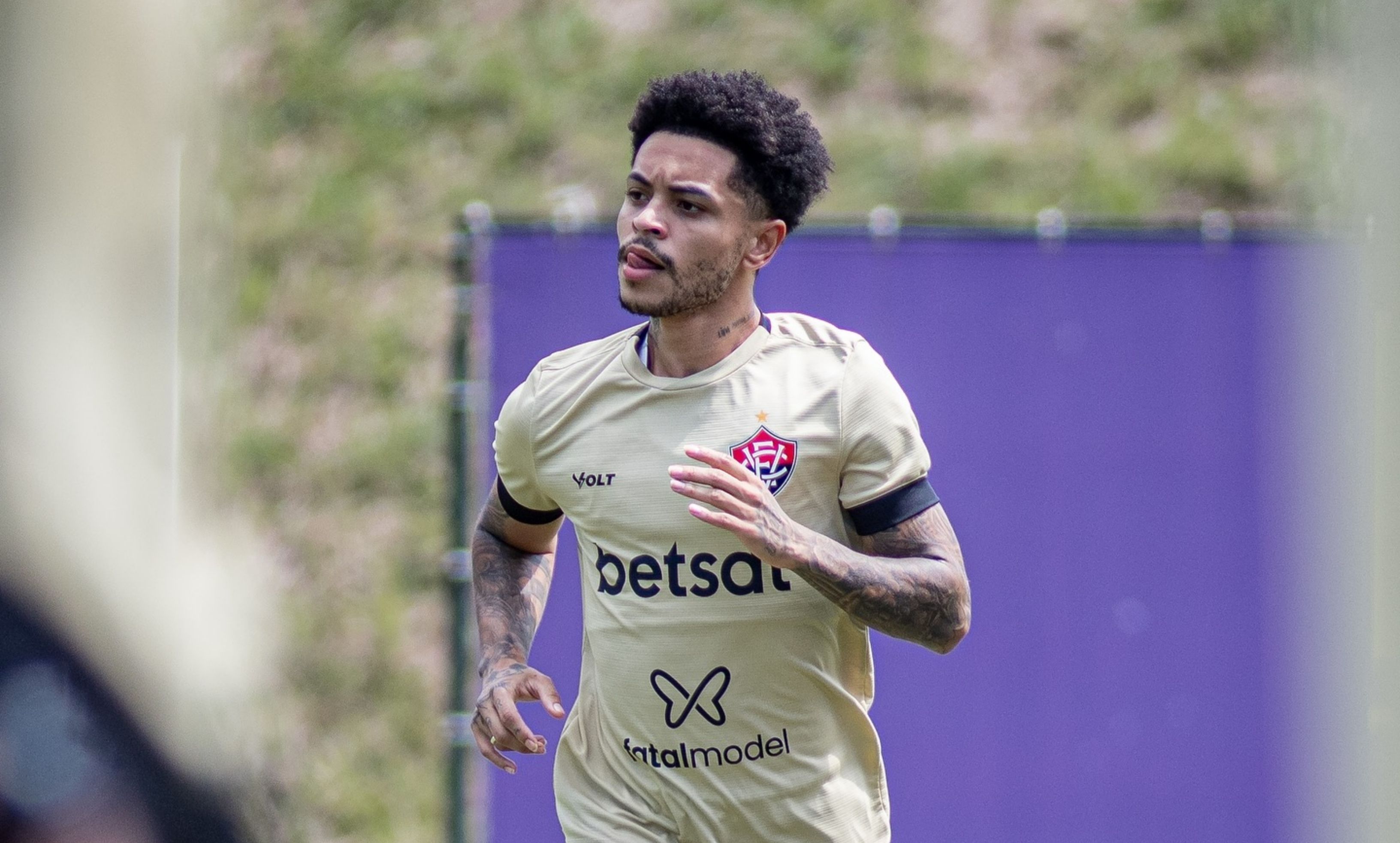 Lesão cicatriza, e meia pode reforçar Vitória contra o Atlético-GO