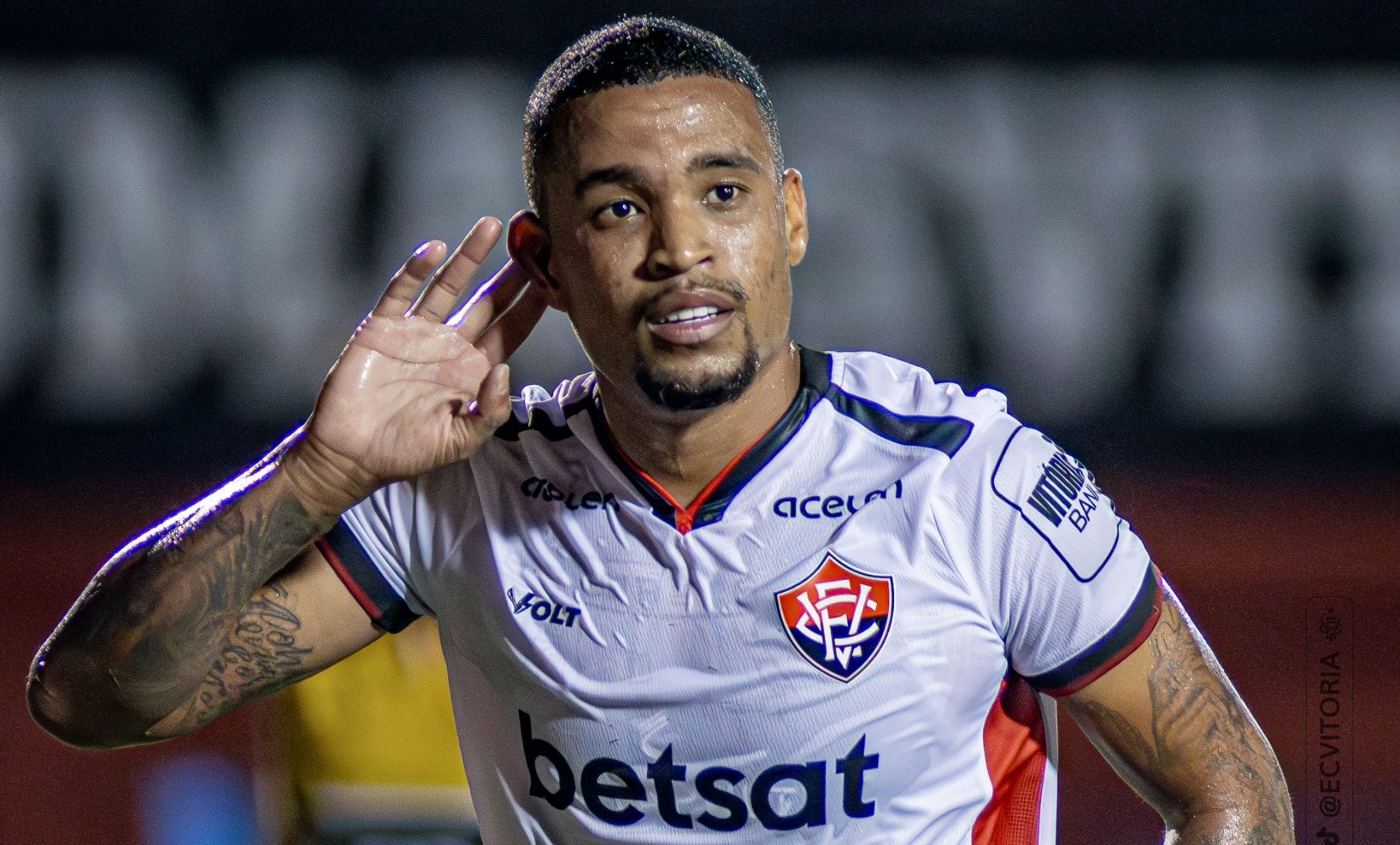 Após drama familiar, ex-Atlético reage à boa sequência no Vitória